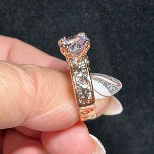 🍑Stunning rose gold chunky rhinestone ring -etched NWOT